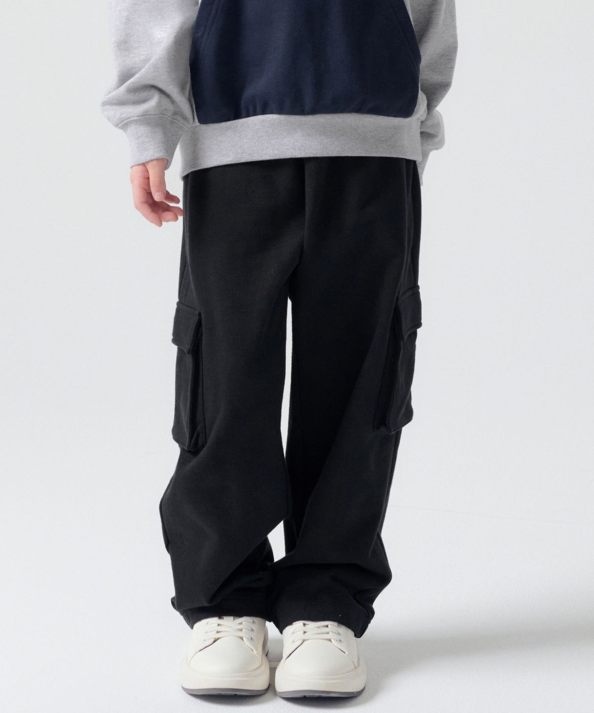 무신사 스탠다드 키즈(MUSINSA STANDARD KIDS) 카고 라운지 스웨트 팬츠 [블랙]