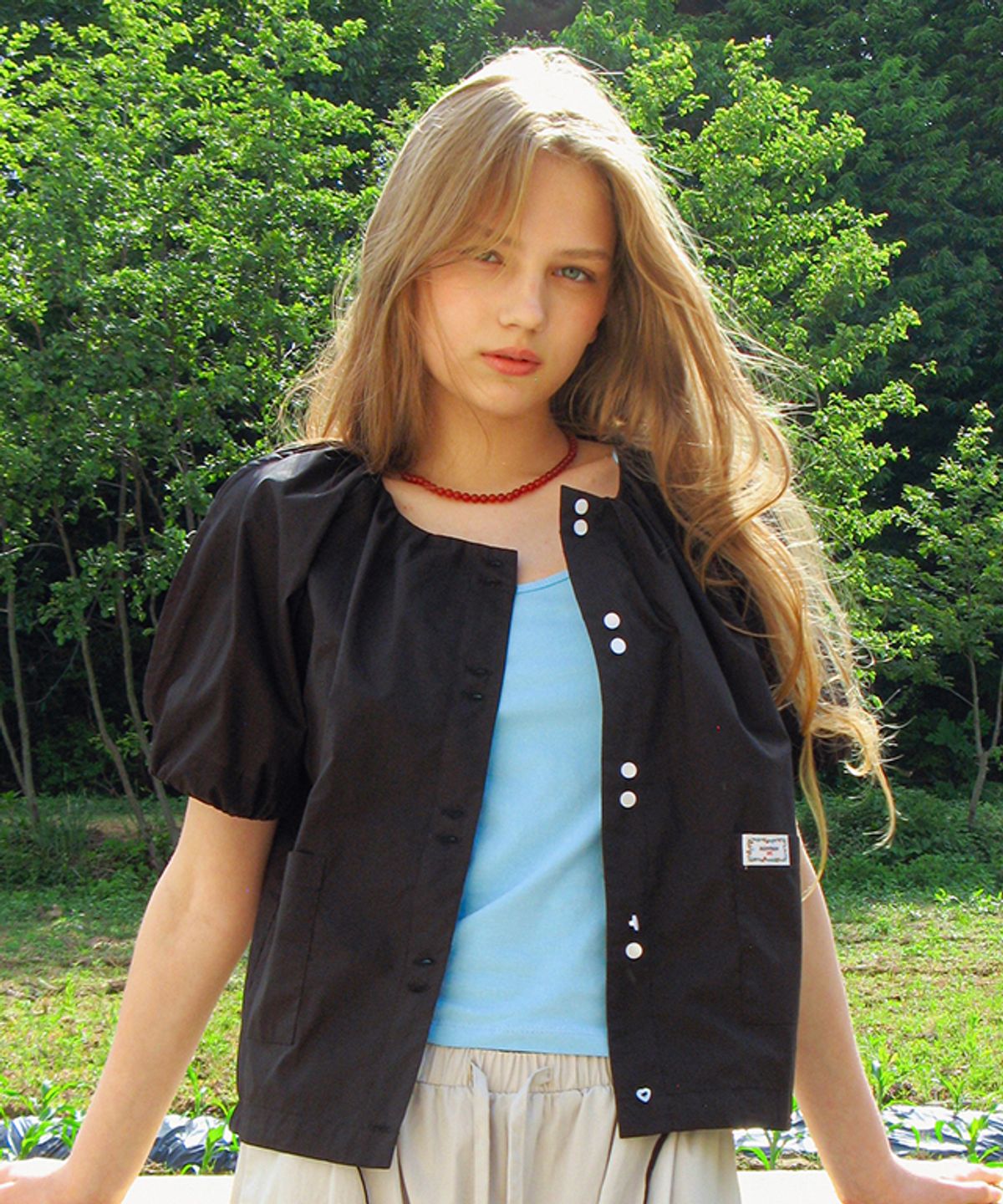론론(RONRON) ROUND SHIRRING STRING HALF BLOUSE BLACK