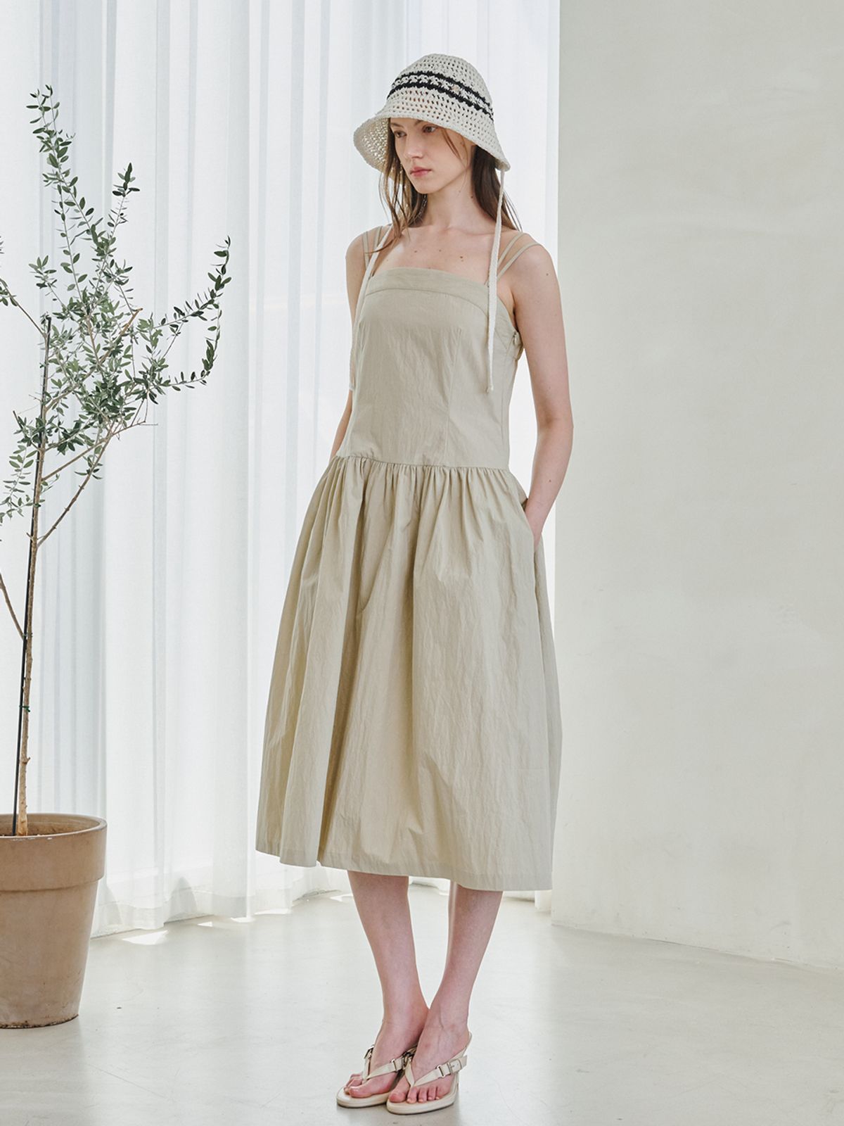누브(NOUVE) Bustier Low Waist Shirring Dress - Beige