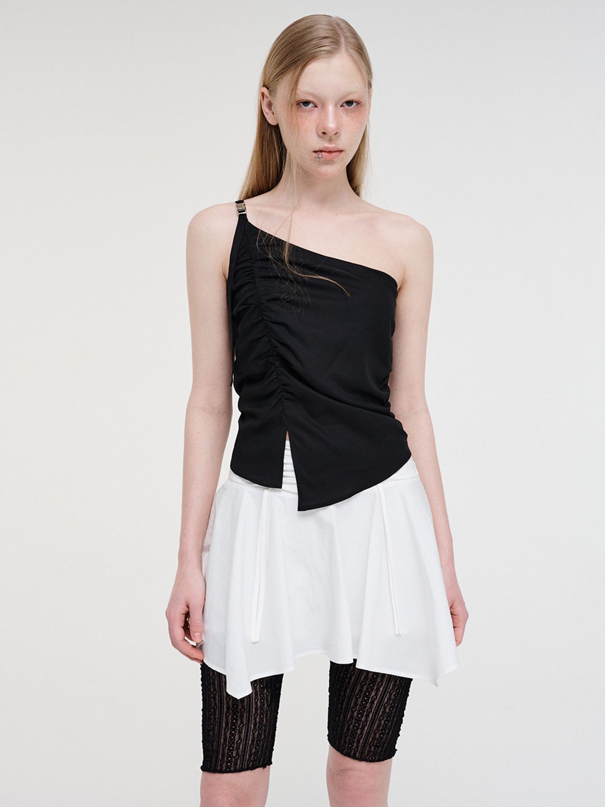 에트몽(ETMON) One Shoulder Buckle Blouse Black