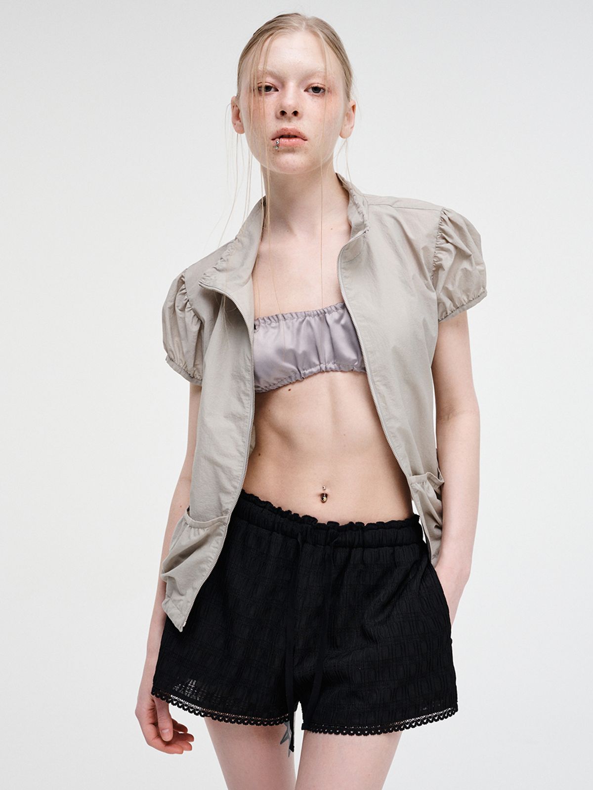에트몽(ETMON) Lace Banding Short Pants Black