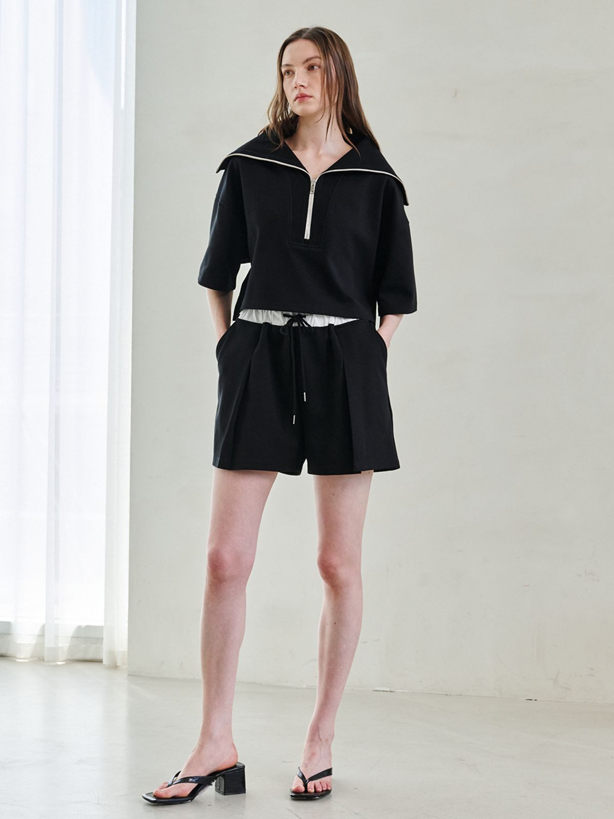 누브(NOUVE) Wide Collar Half Sleeve T-Shirts Set Up - Black