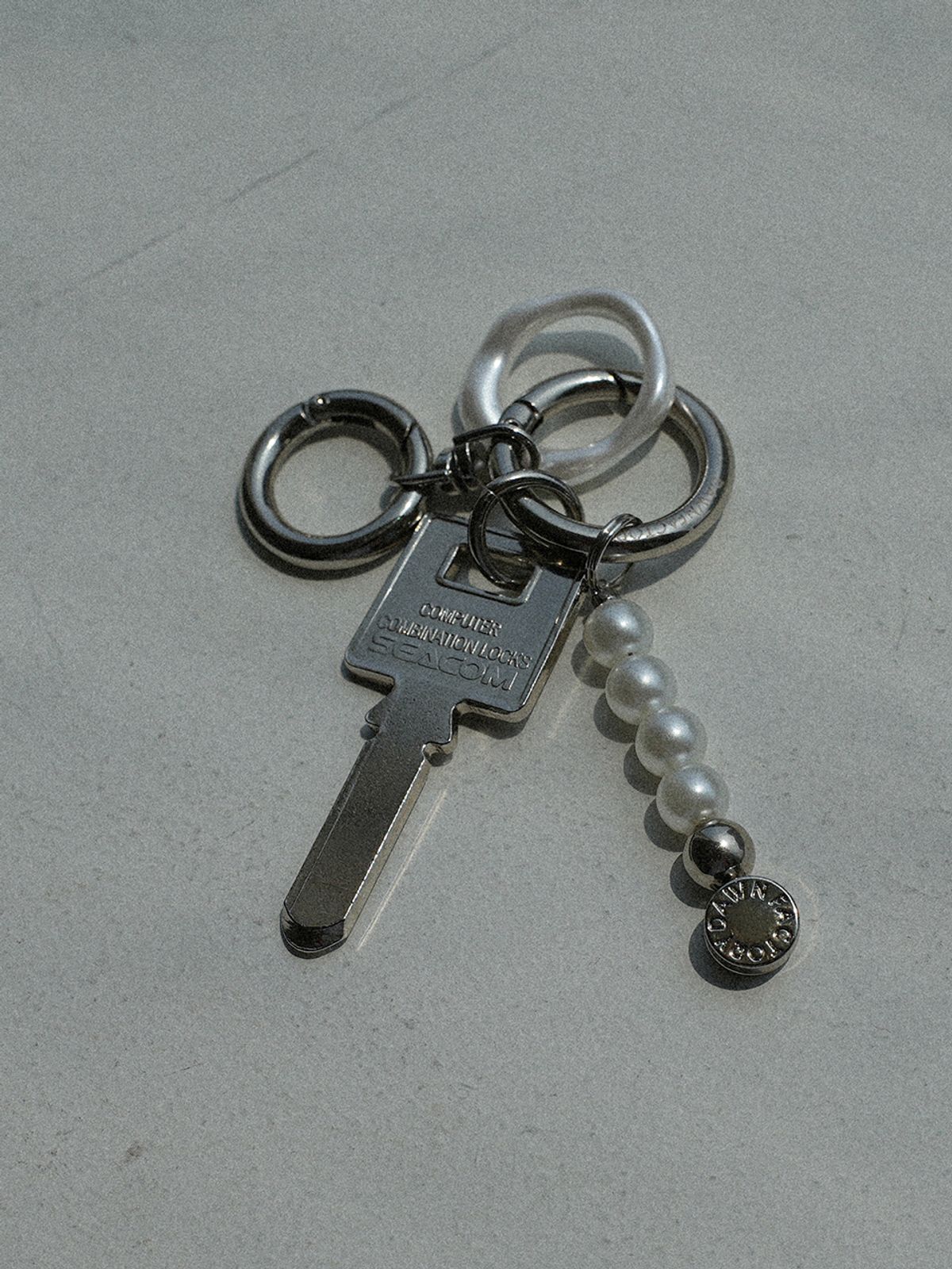 던팩토리(DAWN FACTORY) RING KEYRING IVORY 반지키링 아이보리