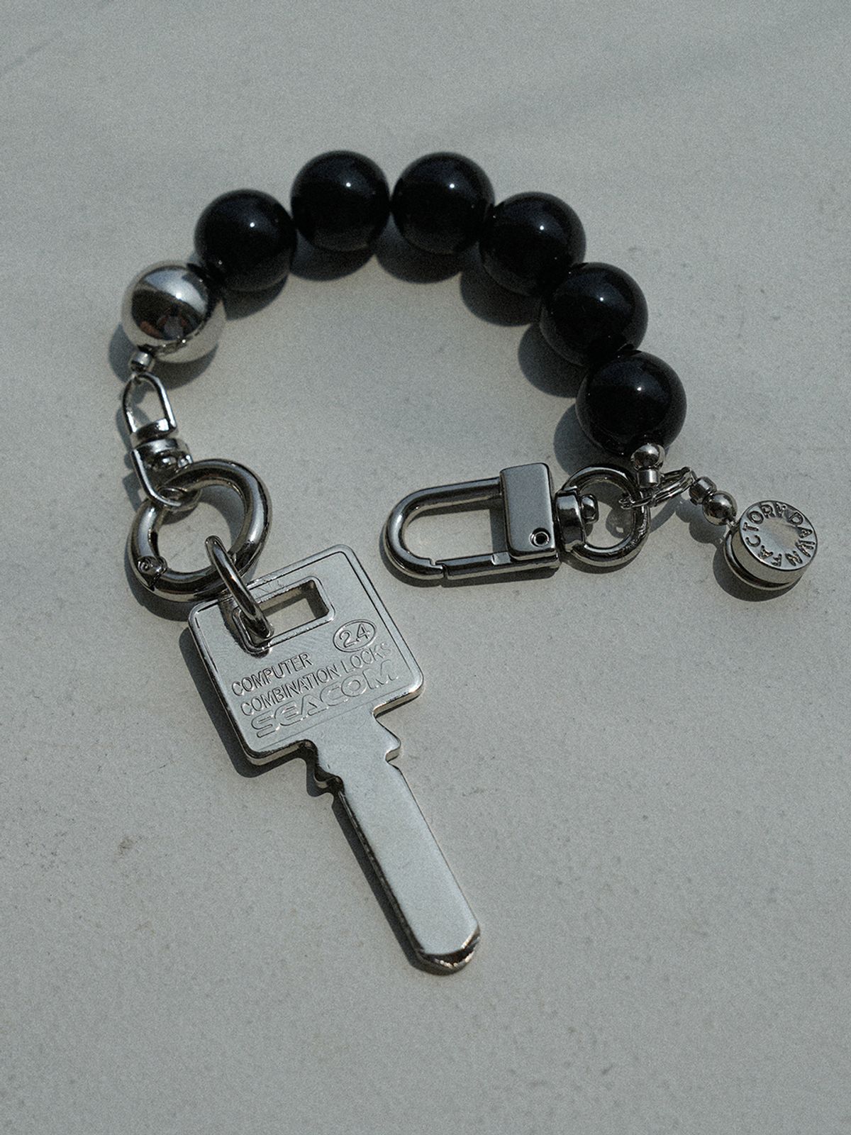 던팩토리(DAWN FACTORY) BEAD KEYRING BLACK 비드키링 블랙