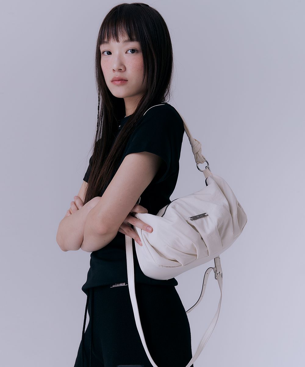 【Anyone more】Suin Nylon Shirring Shoulder Bag MUSINSA | SILN Shirring nylon shoulder bag (IVORY)