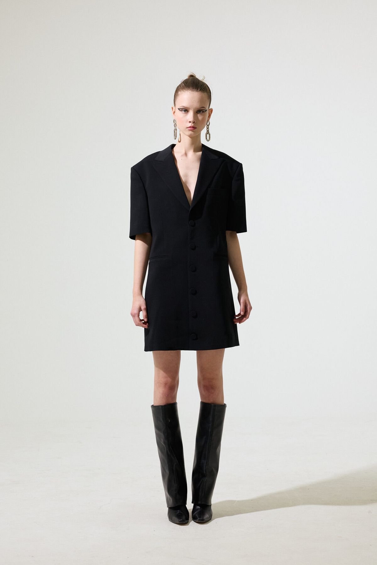 그리디어스(GREEDILOUS) Black Tailored Half Slrrve Jacket