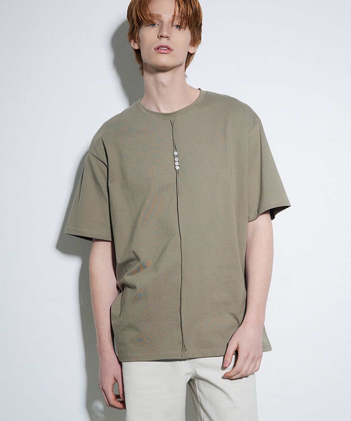에피소드 언타이틀(EPISODE UNTITLED) POINT SNAP OPEN CUT  T-SHIRT_OLIVE