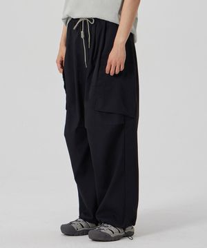 TWO TUCK WIDE PARACHUTE CARGO PANTS_BLACK