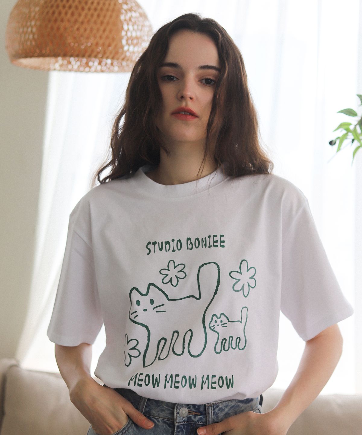 보늬(BONIEE) MEOW 고양이(MEOW CAT KITTEN) 그래픽 루즈 오버 티셔츠 화이트