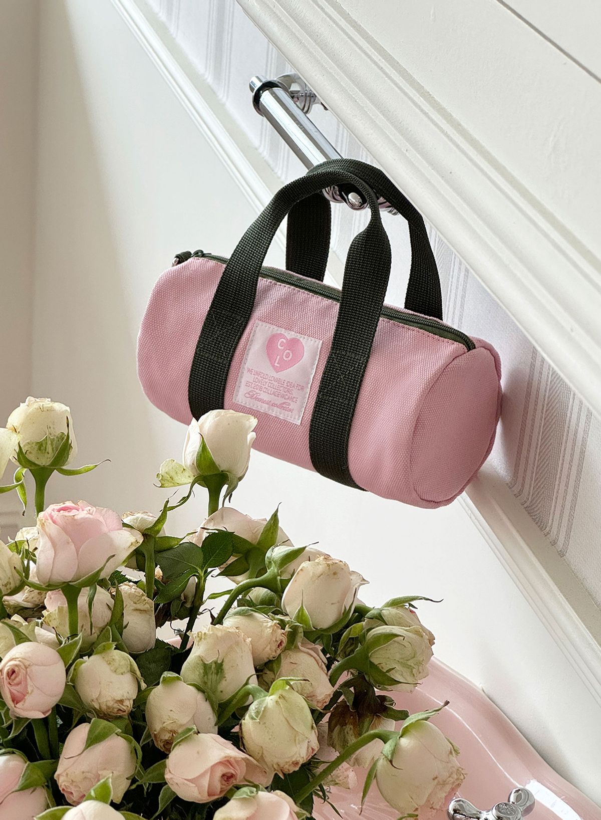 꼴라주바캉스(COLLAGEVACANCE) Heart Logo Duffle Pouch Mini Bag (파우치백)-Baby Pink