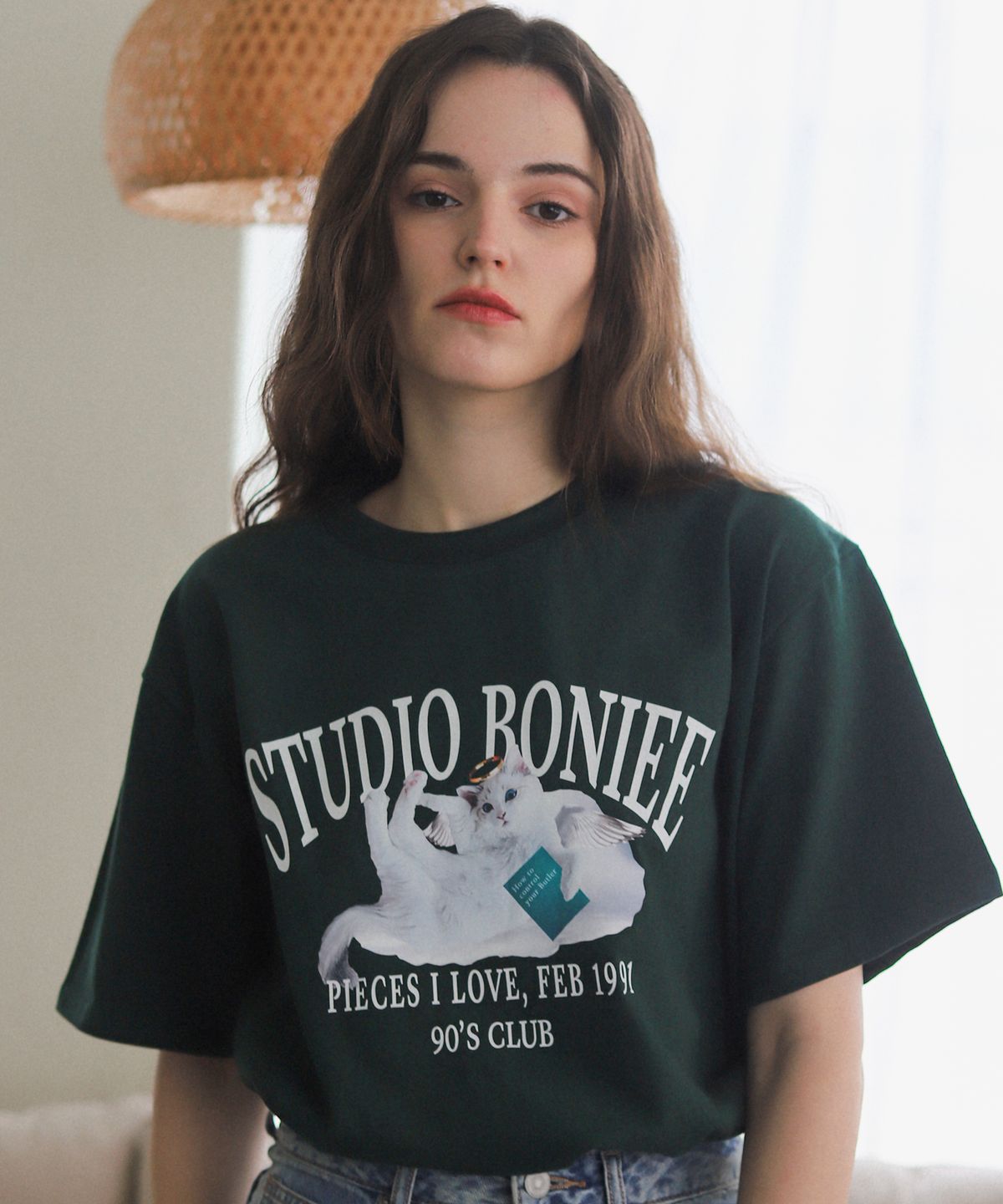 보늬(BONIEE) 천사 고양이(ANGEL CAT KITTEN) 그래픽 루즈 오버 티셔츠 그린