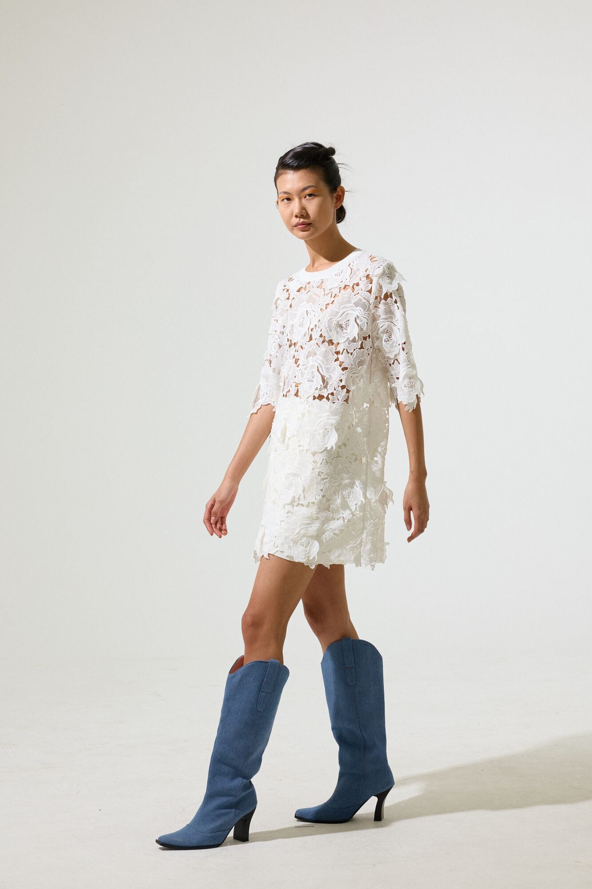 그리디어스(GREEDILOUS) White Floral See-Thorugh Short Sleeve Long Blouse