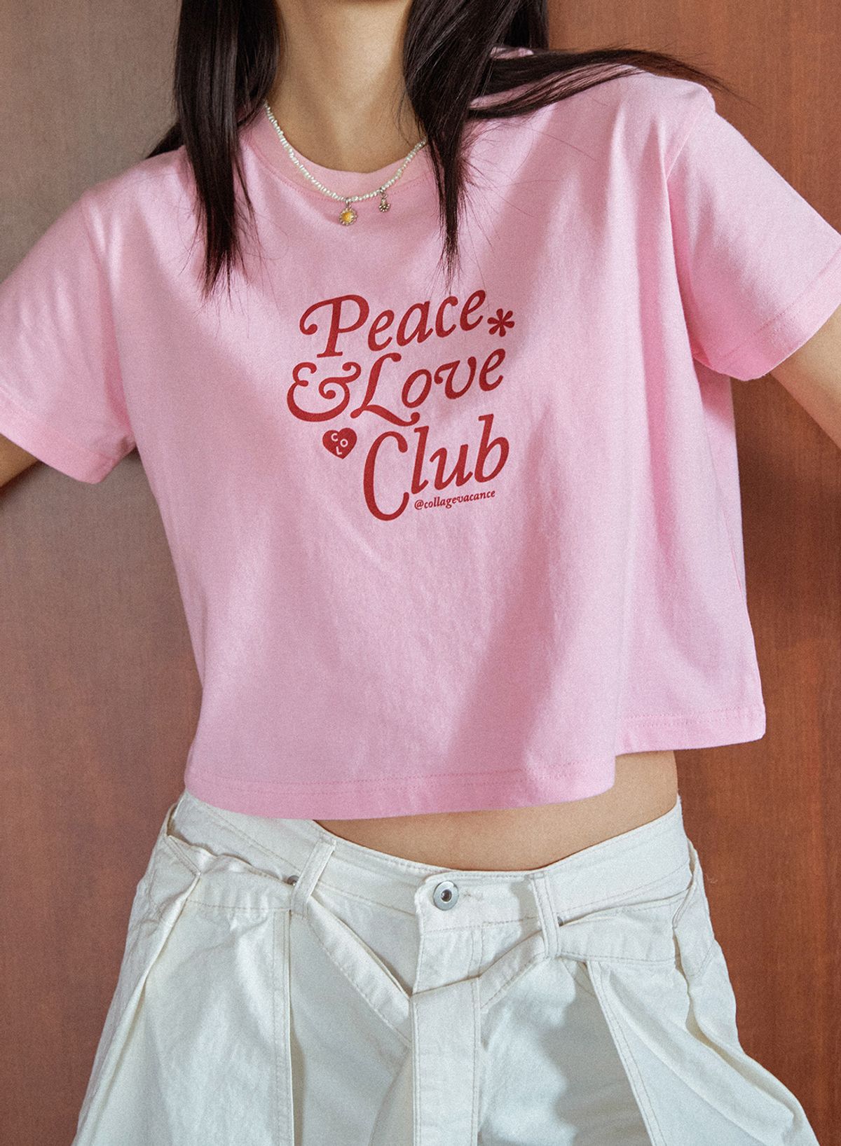 꼴라주바캉스(COLLAGEVACANCE) Peace&Love*Club Crop T-shirt (반팔 티셔츠)-Pink