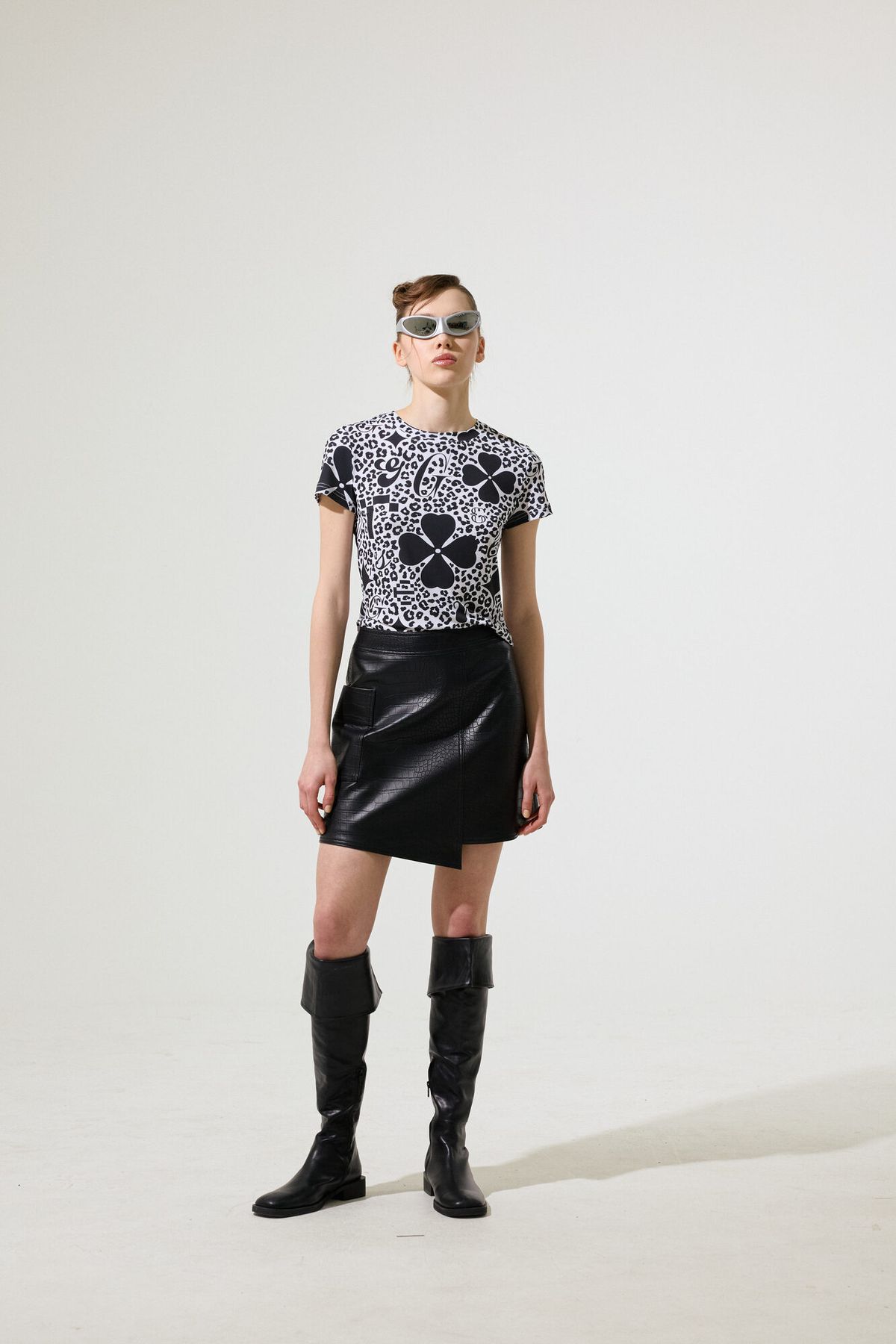 그리디어스(GREEDILOUS) Black Clover 04 Black Leather Mini Skirt