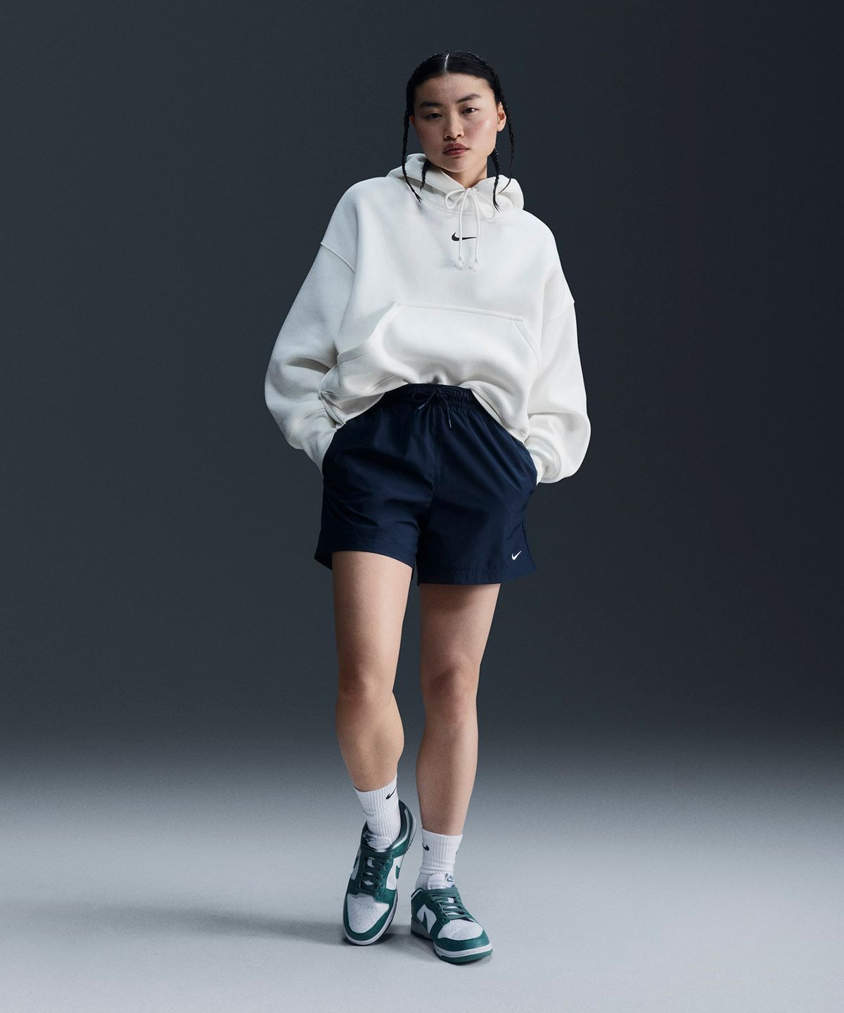 나이키(NIKE) 스포츠웨어 클래식 우븐 미드라이즈 쇼츠 M - 아머리 네이비:화이트 / FV7558-478