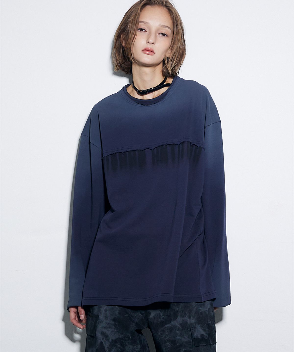 에피소드 언타이틀(EPISODE UNTITLED) HAND SPRAY LOGO PRINTING LONG SLEEVES_NAVY