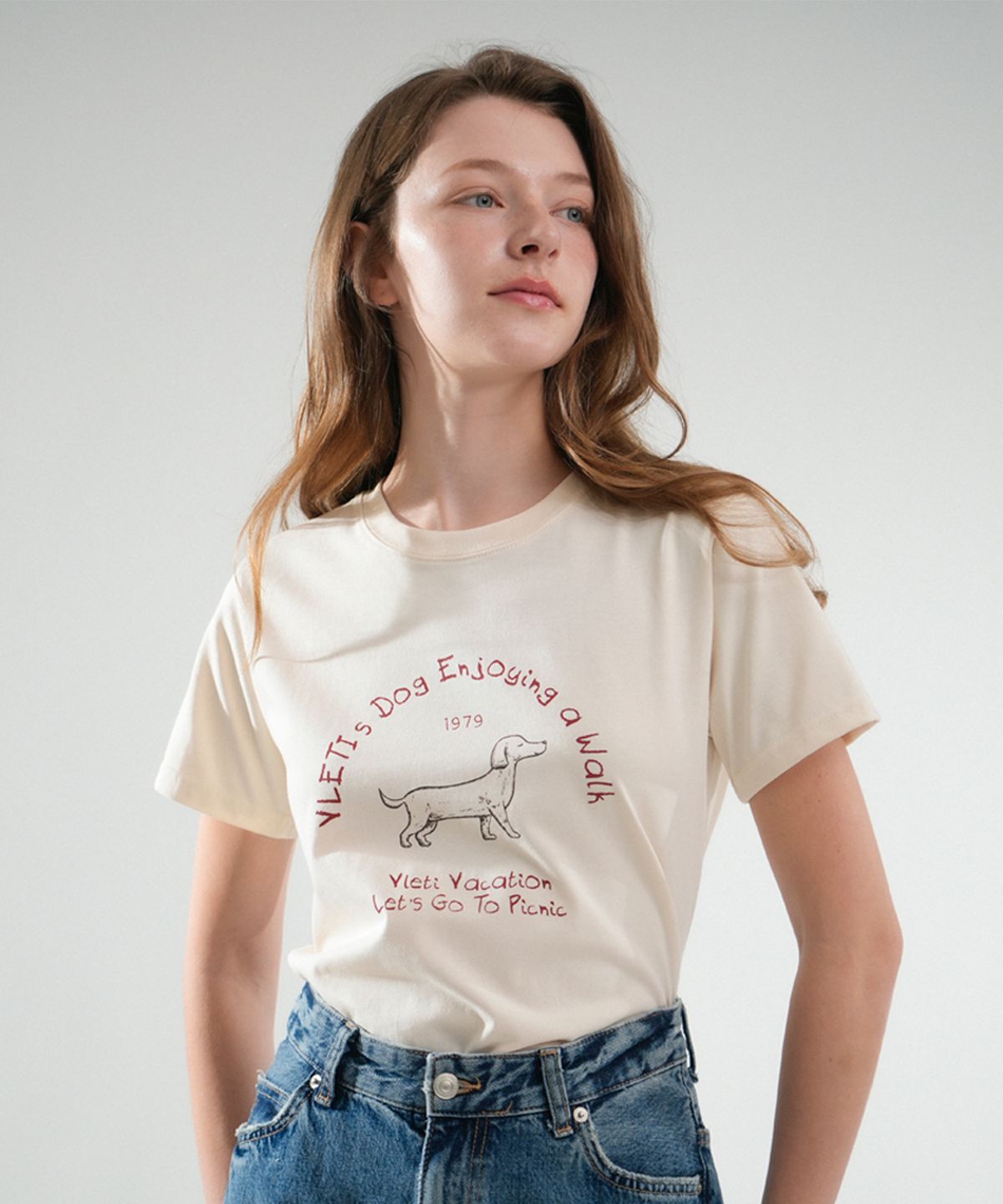 블레티(VLETI) Dog Lettering Art Work Printing T-shirt (cream)