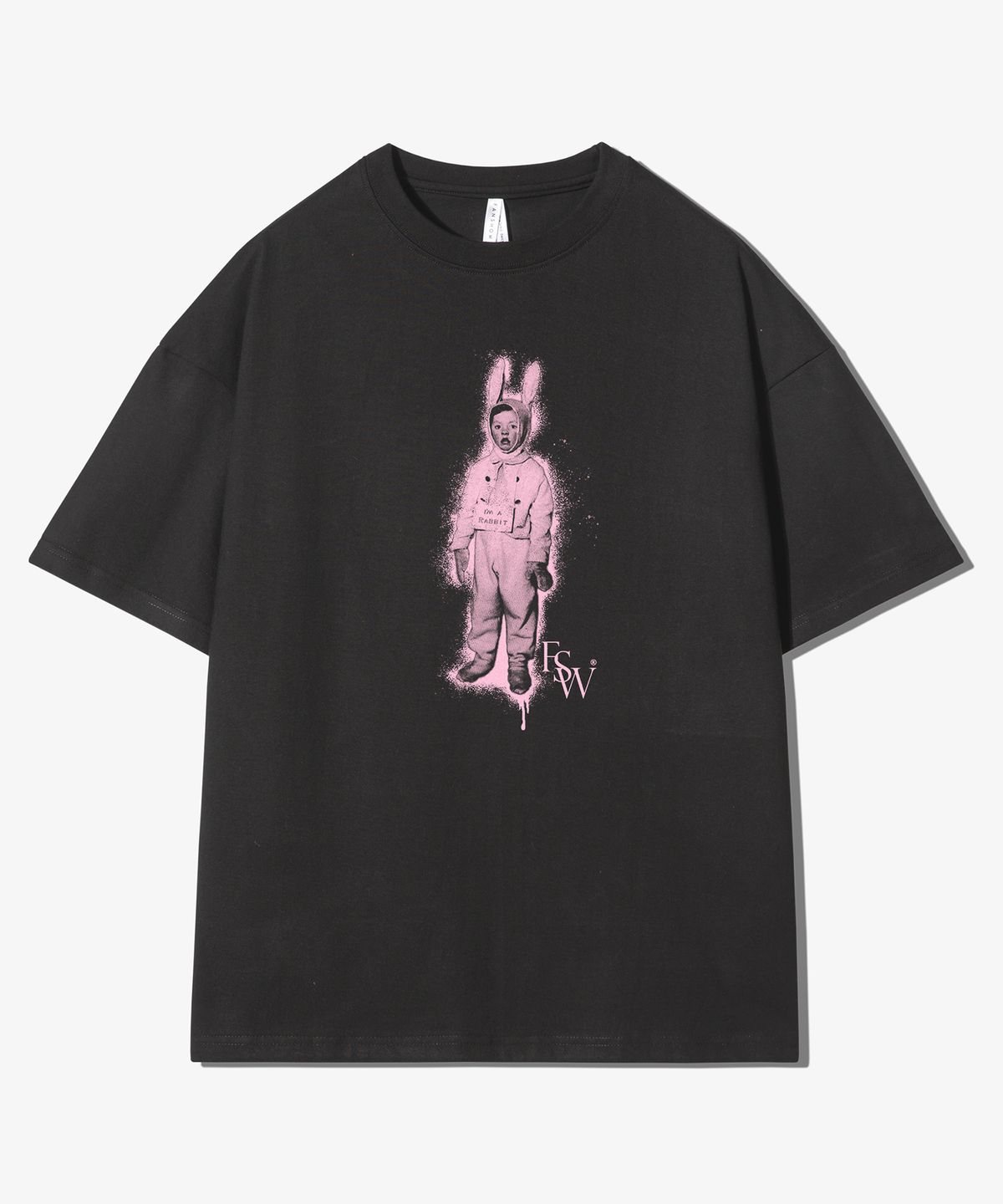 팬쇼(FANSHOW) IM A RABBIT SHORT SLEEVE - BLACK