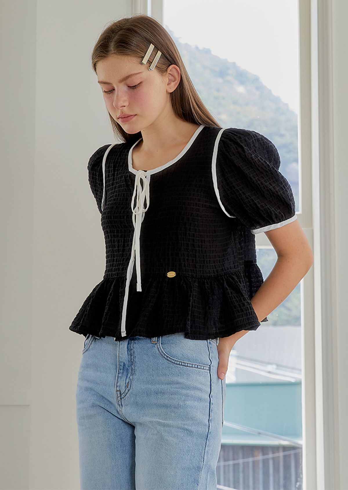 아노에틱(ANOETIC) ANC WAVE RIBBON PUFF BLOUSE_BLACK