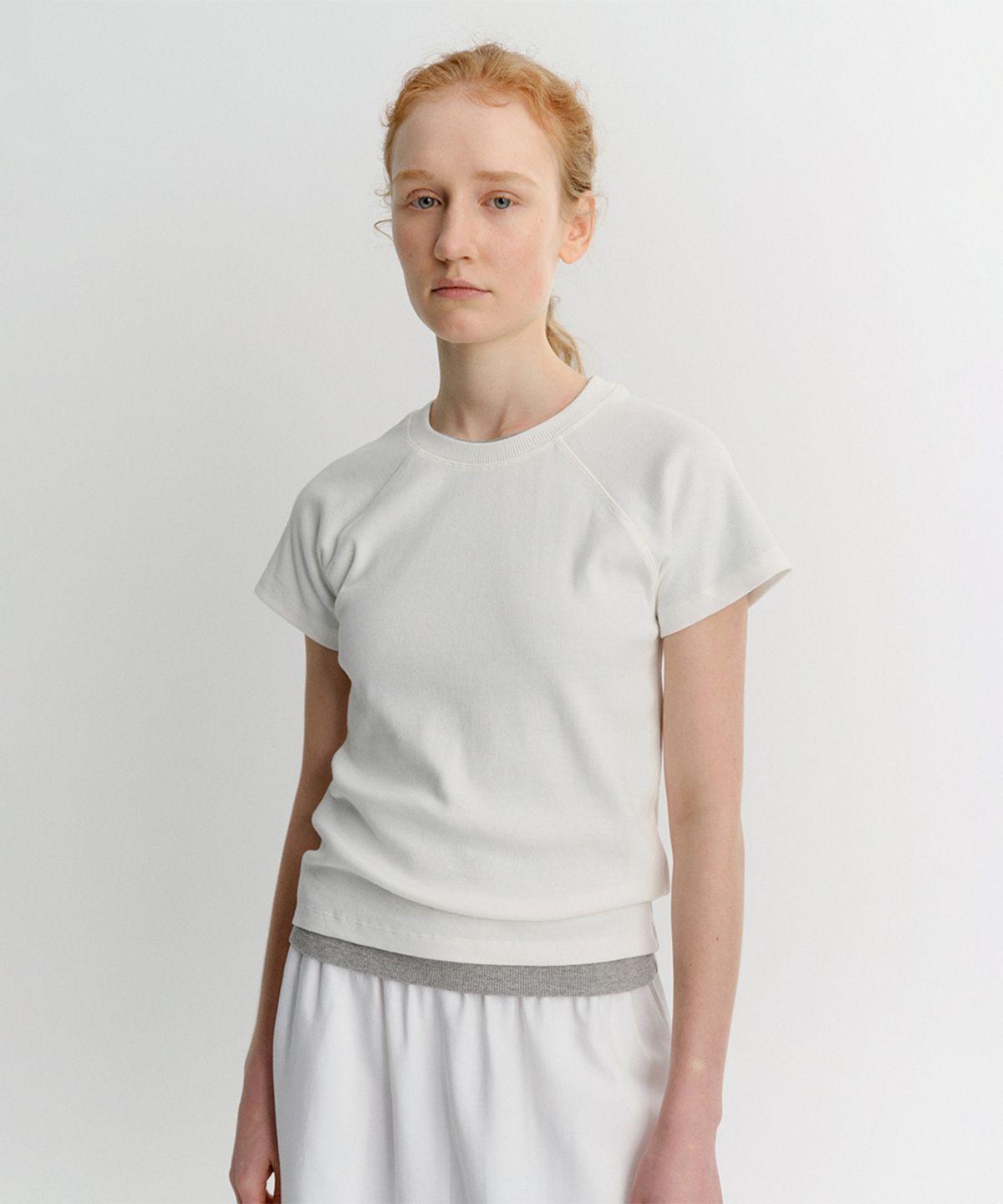 이아(EAAH) RAGLAN RIB T-SHIRT (WHITE)