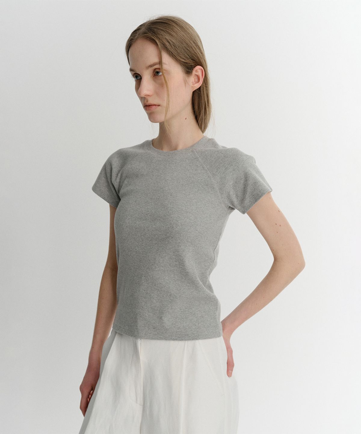 이아(EAAH) RAGLAN RIB T-SHIRT (GREY)