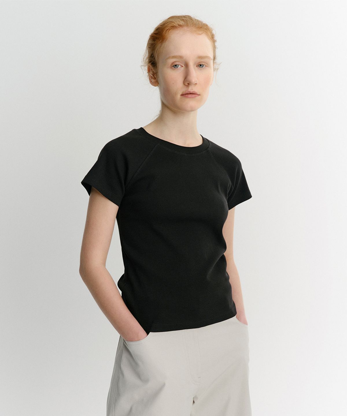 이아(EAAH) RAGLAN RIB T-SHIRT (BLACK)