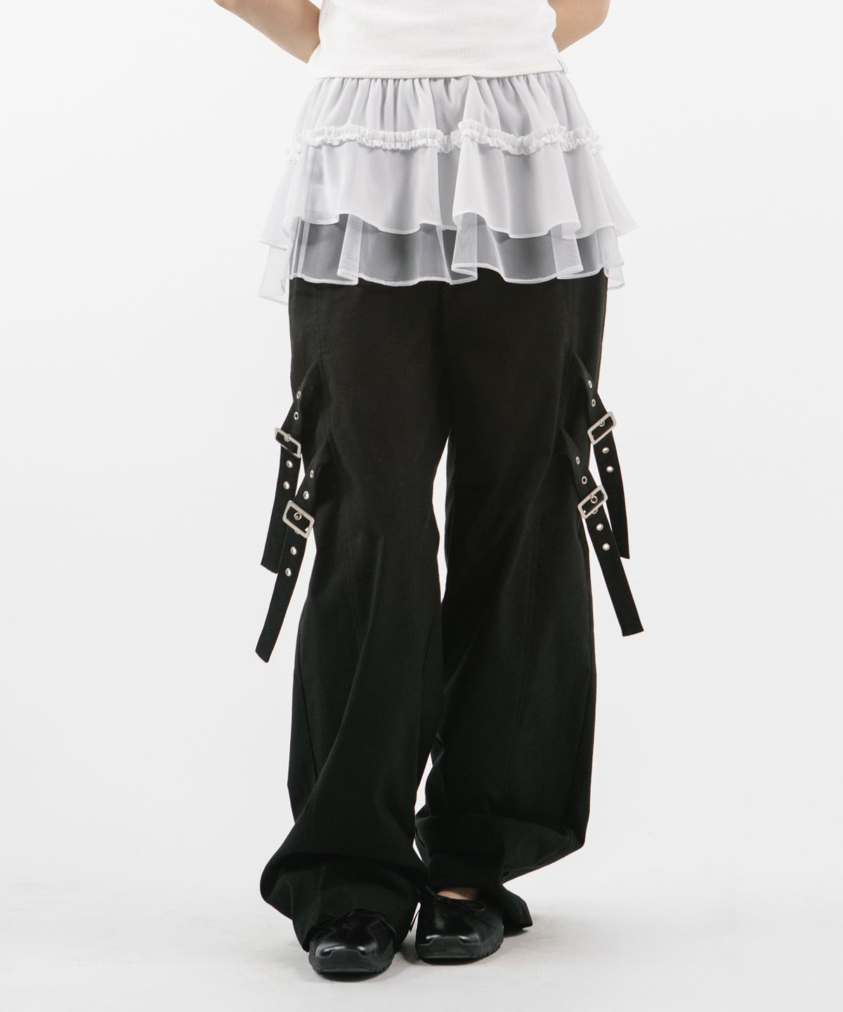뚜오미오(TUOMIO) BELTED BOOTSCUT PANTS [BLACK]