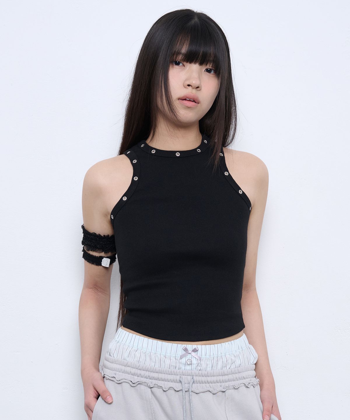 뚜오미오(TUOMIO) PIERCED TANK TOP [BLACK]