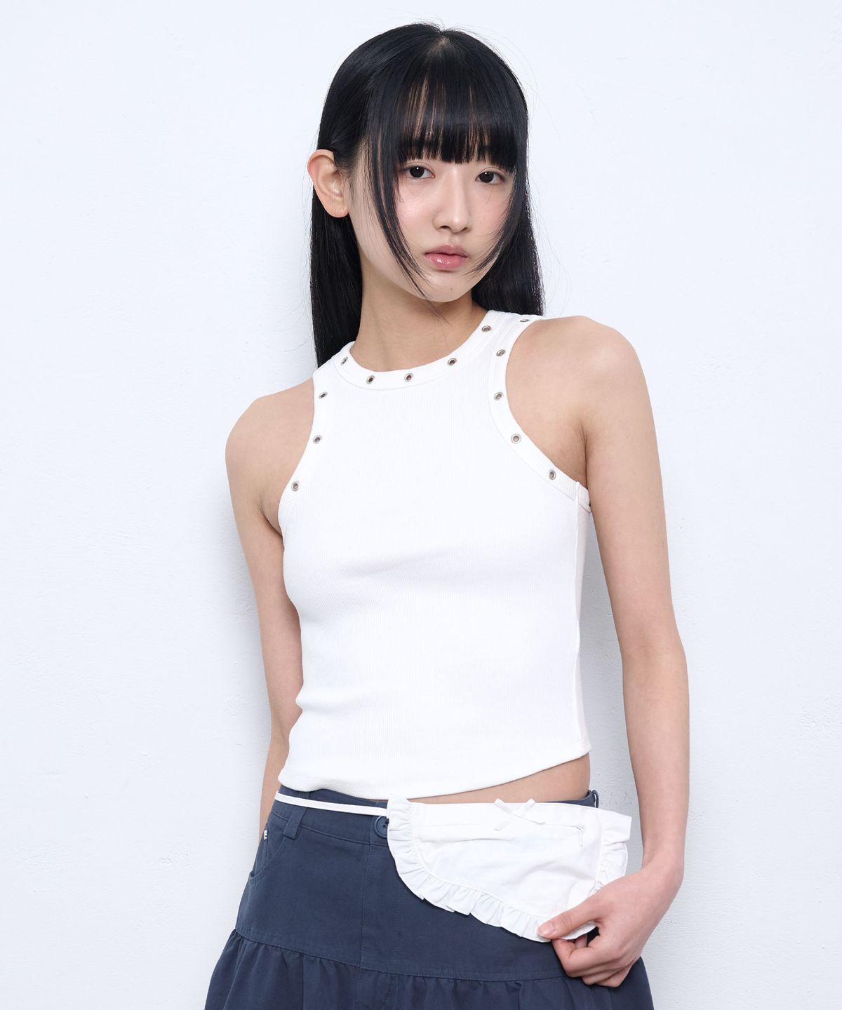 뚜오미오(TUOMIO) PIERCED TANK TOP [WHITE]