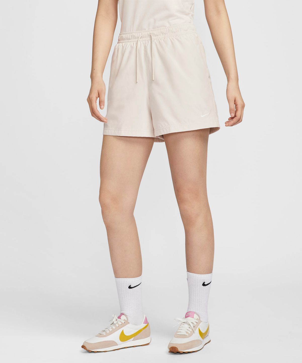 나이키(NIKE) 스포츠웨어 클래식 우븐 미드라이즈 쇼츠 W - 라이트 오어우드 브라운:화이트 / FV7558-104