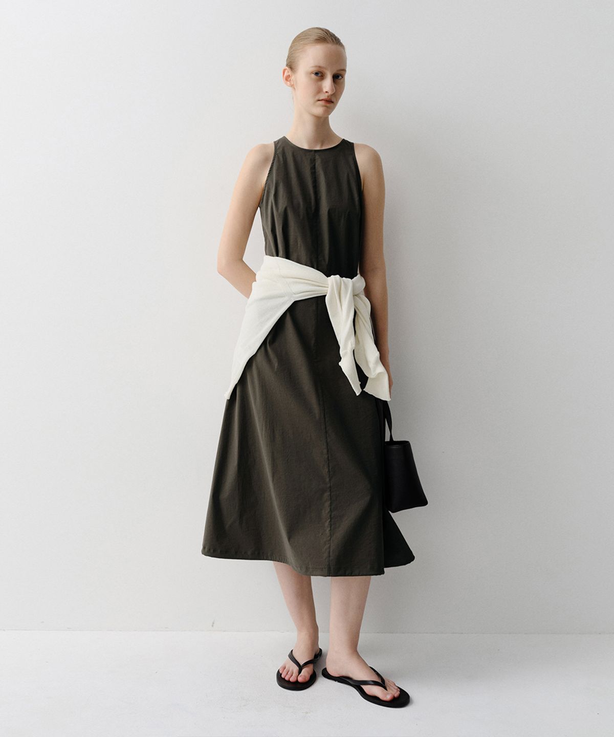 이아(EAAH) HALTER NECK DRESS (DEEP KHAKI)