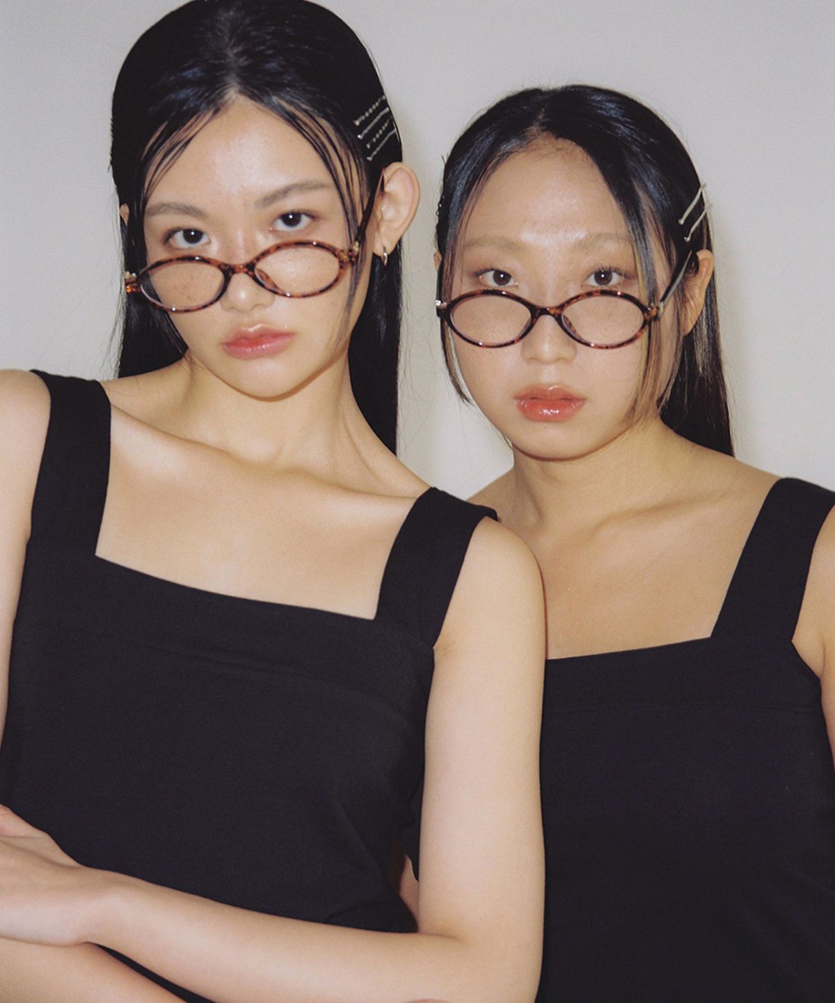 살롱 드 욘(SALON DE YOHN) Basic Sleeveless T_ Black