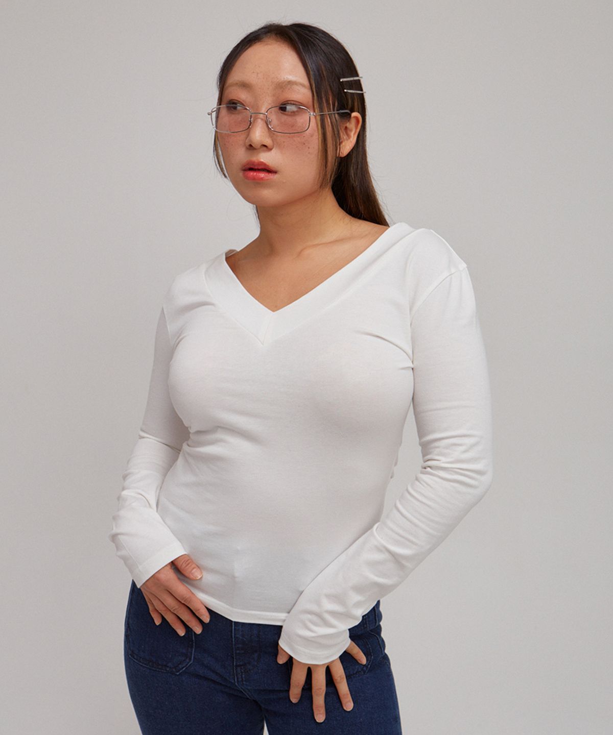 살롱 드 욘(SALON DE YOHN) V-neck Basic T_ White