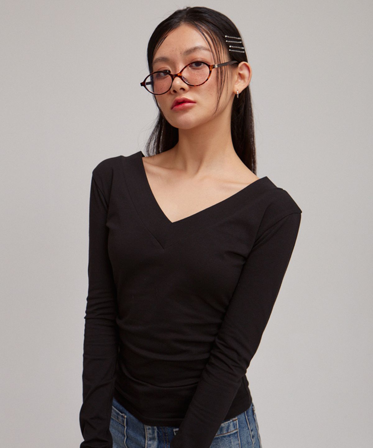 살롱 드 욘(SALON DE YOHN) V-neck Basic T_ Black
