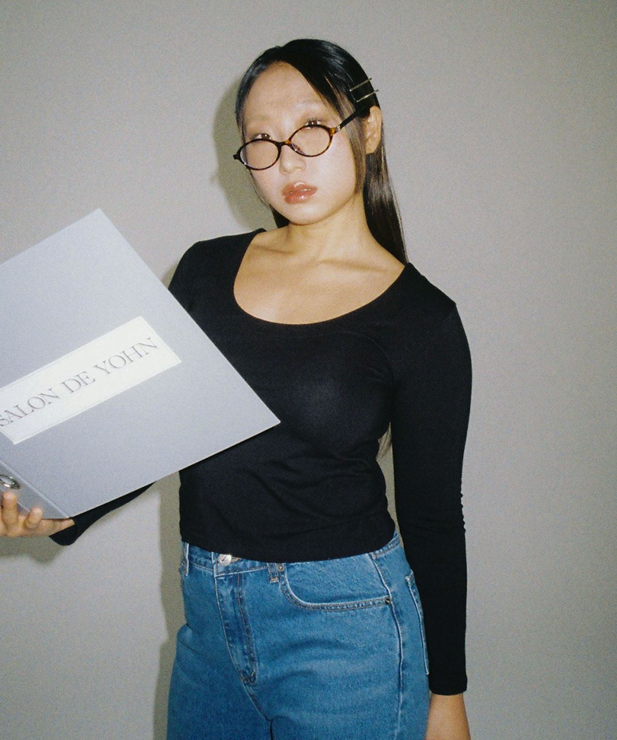 살롱 드 욘(SALON DE YOHN) U-neck Basic T_ Black