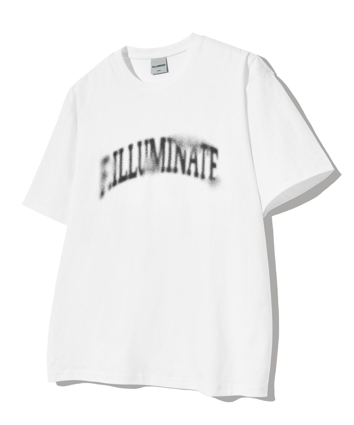 필루미네이트(FILLUMINATE) DTP 아치 블러 라운드 티셔츠-화이트