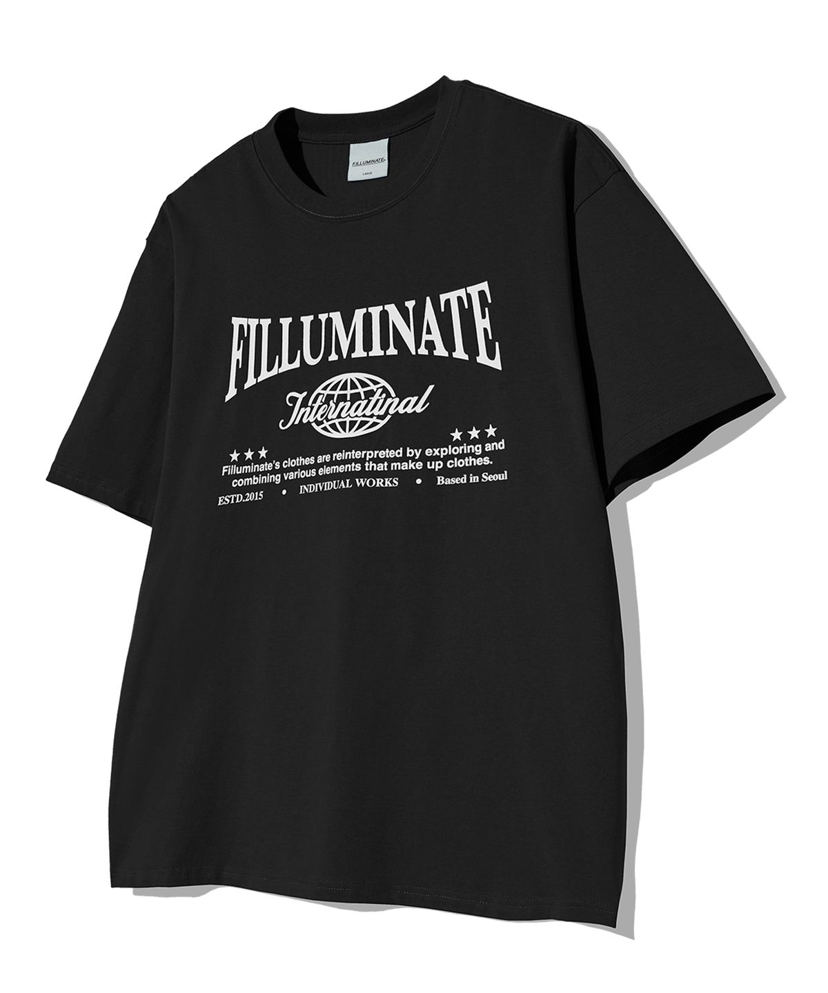 필루미네이트(FILLUMINATE) 인터네셔널 라운드 티셔츠-블랙
