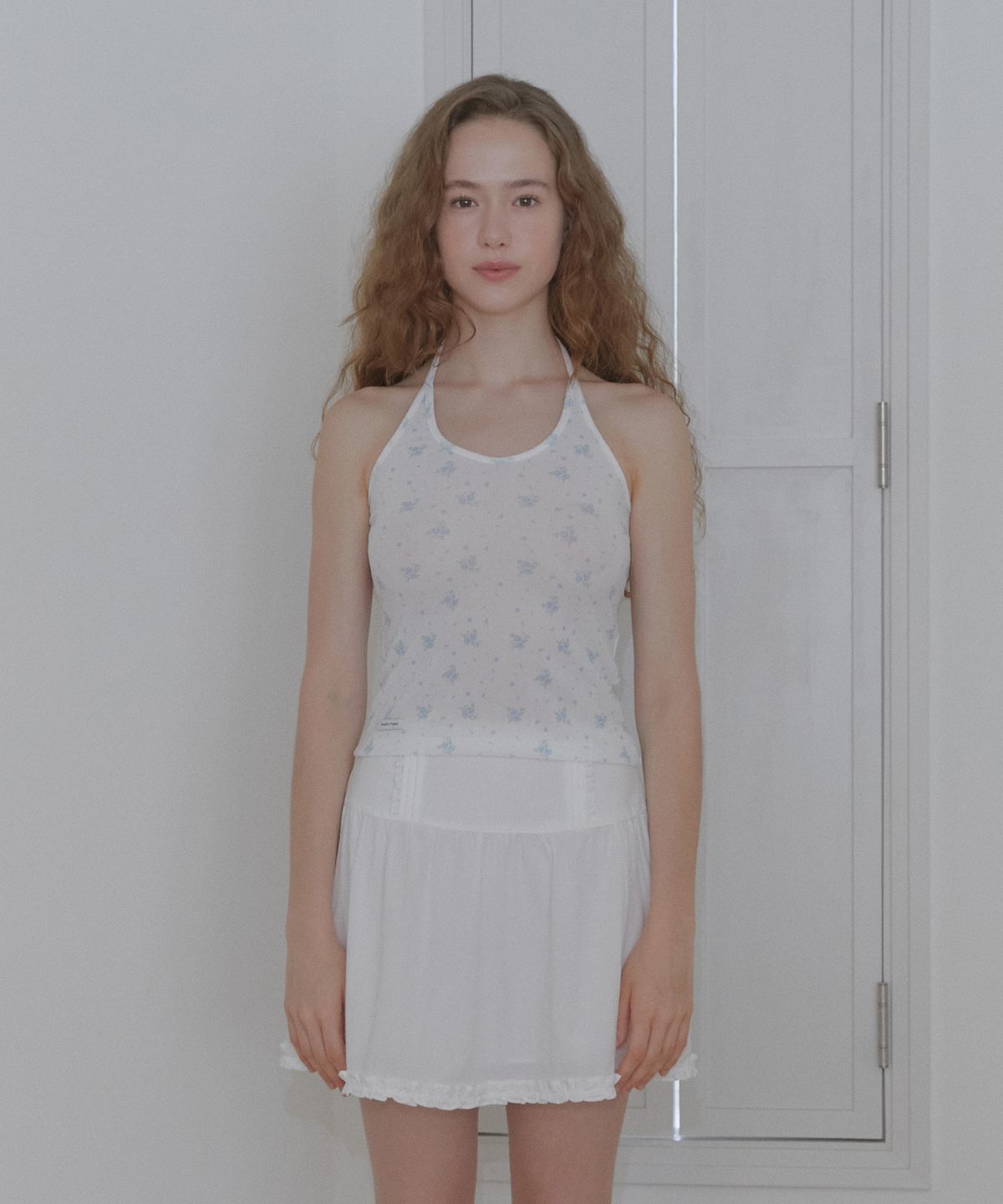 마가린핑거스(MARGARIN FINGERS) FLORAL HALTER TOP (LIGHT BLUE)