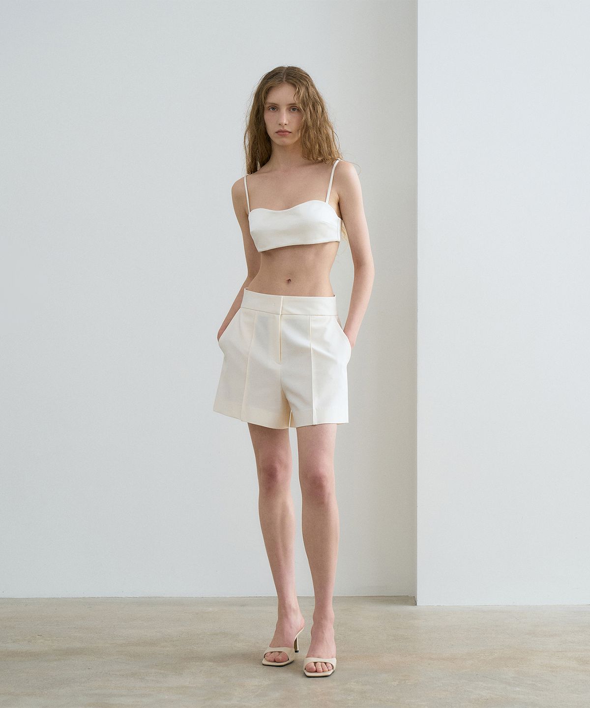 르네제이(RENEJ) Classic Pintuck Half Pants