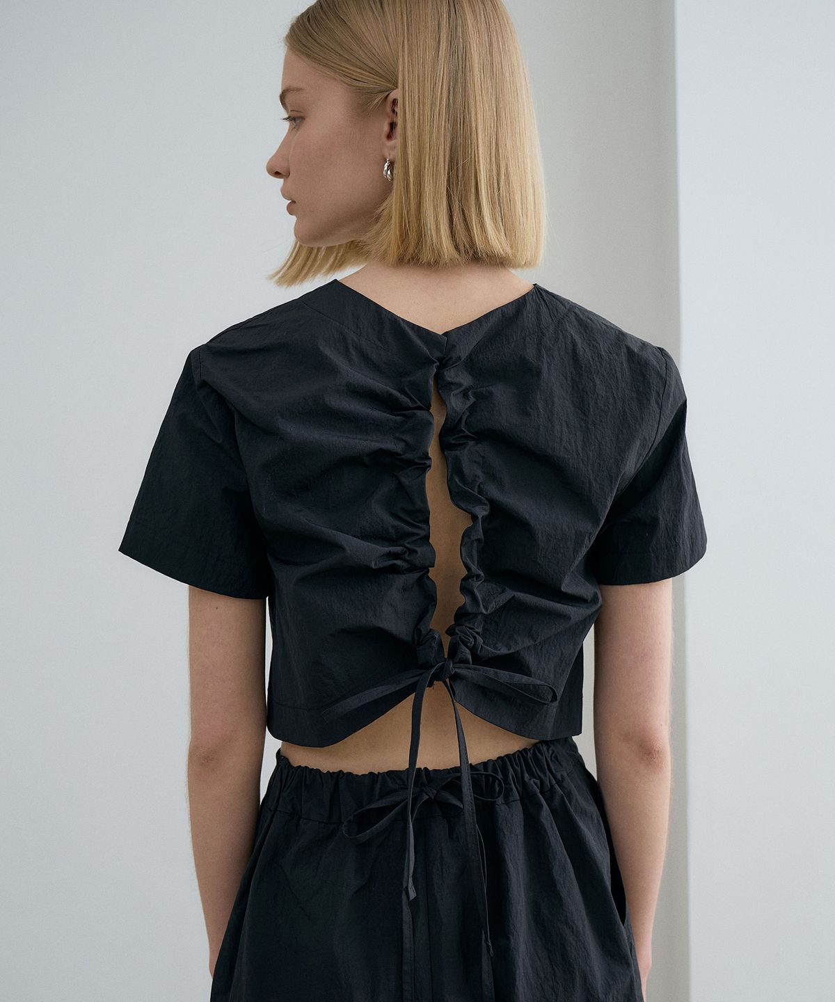 르네제이(RENEJ) Back String Nylon Top