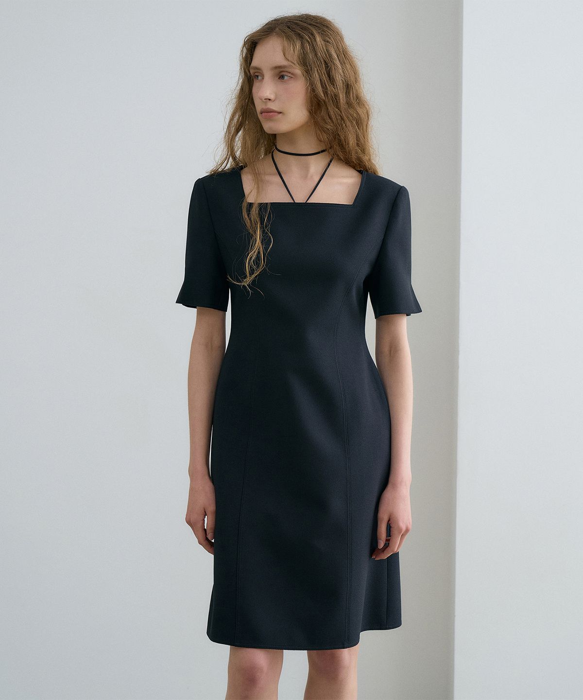 르네제이(RENEJ) Square Neck Mini Dress