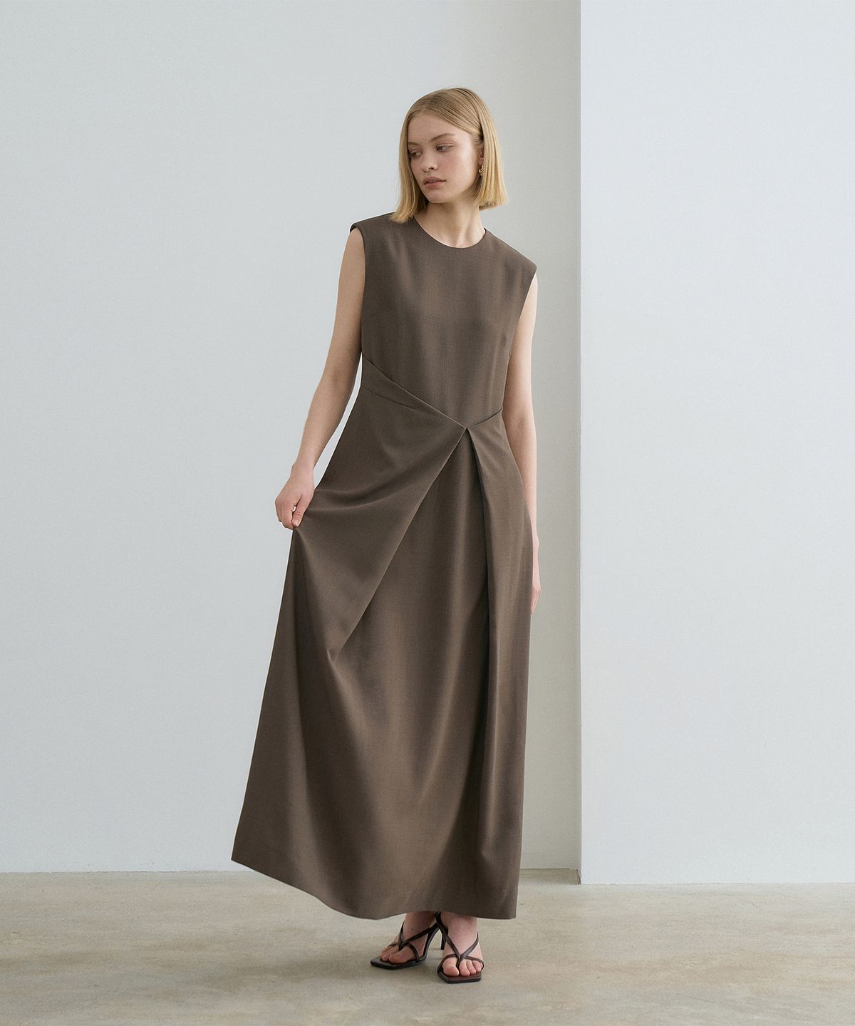 르네제이(RENEJ) Sleeveless Pleats Long Dress