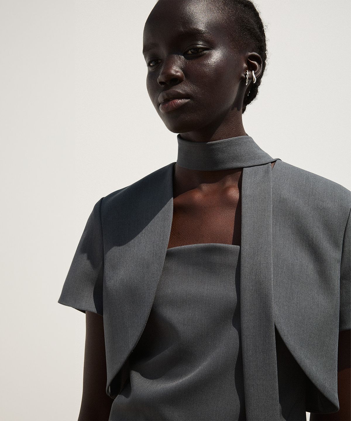 리이(RE RHEE) BOLERO HALF SLEEVED CROPPED JACKET CHARCOAL