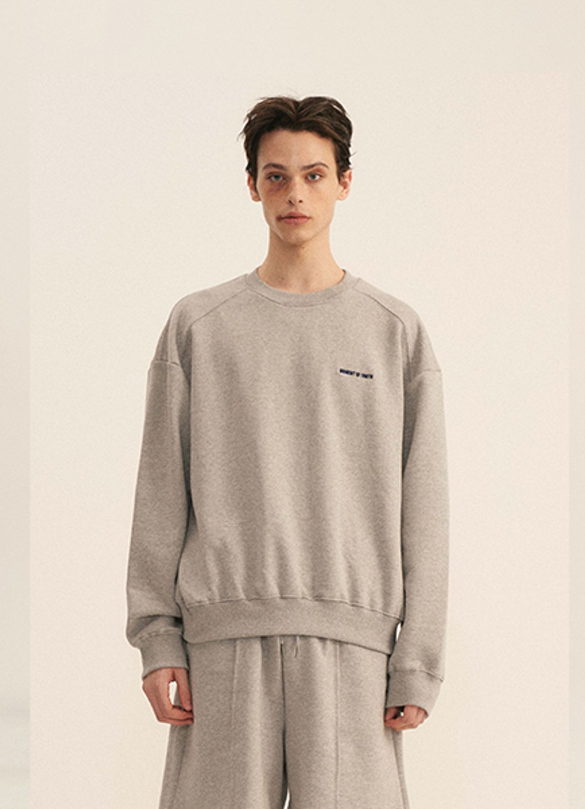 엠티오티(MTOT) Logo Essential sweatshirt (Grey)