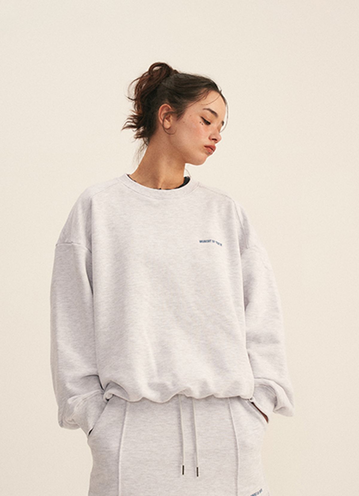 엠티오티(MTOT) Logo Essential sweatshirt (M.Grey)