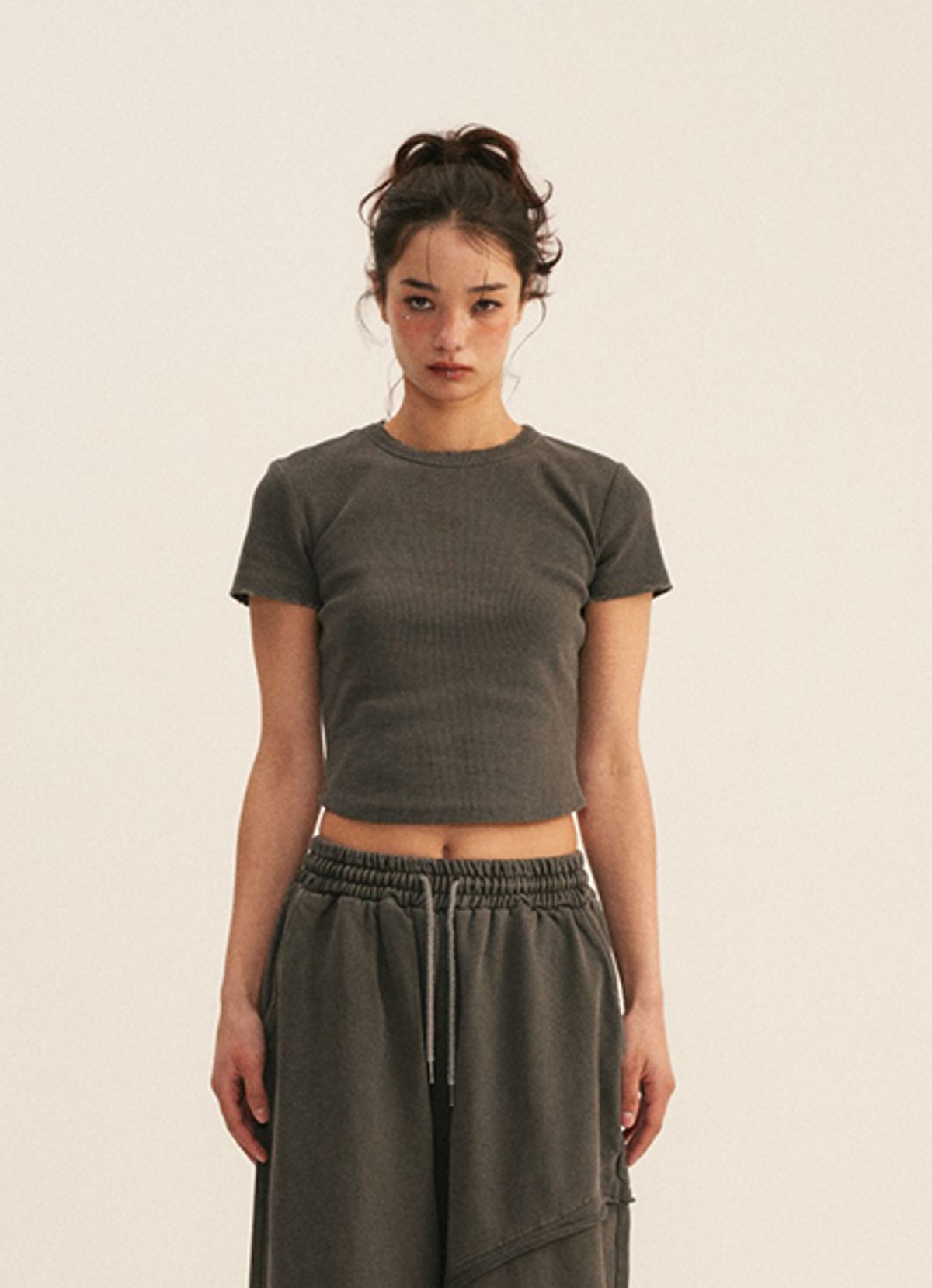 엠티오티(MTOT) Vintage Cropeed T-shirt (Charcoal)