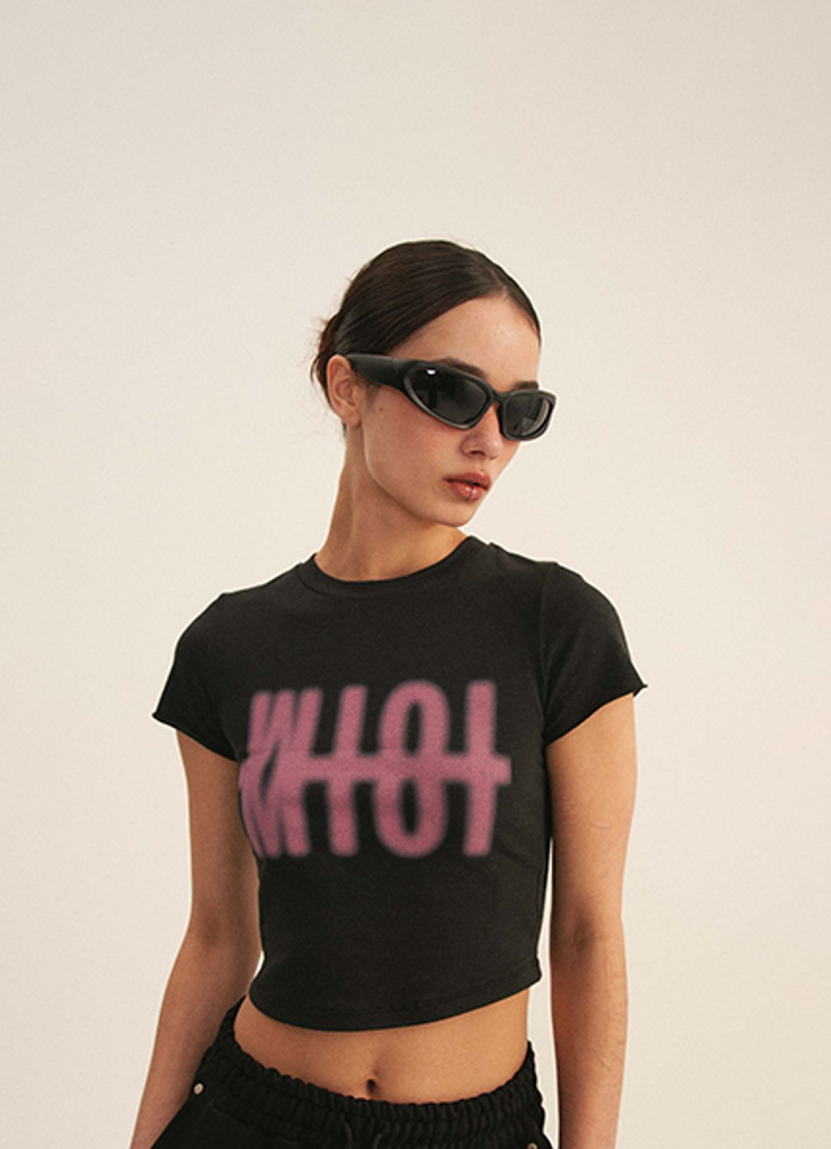 엠티오티(MTOT) Raw-Hem Cropped T-shirt(Black)