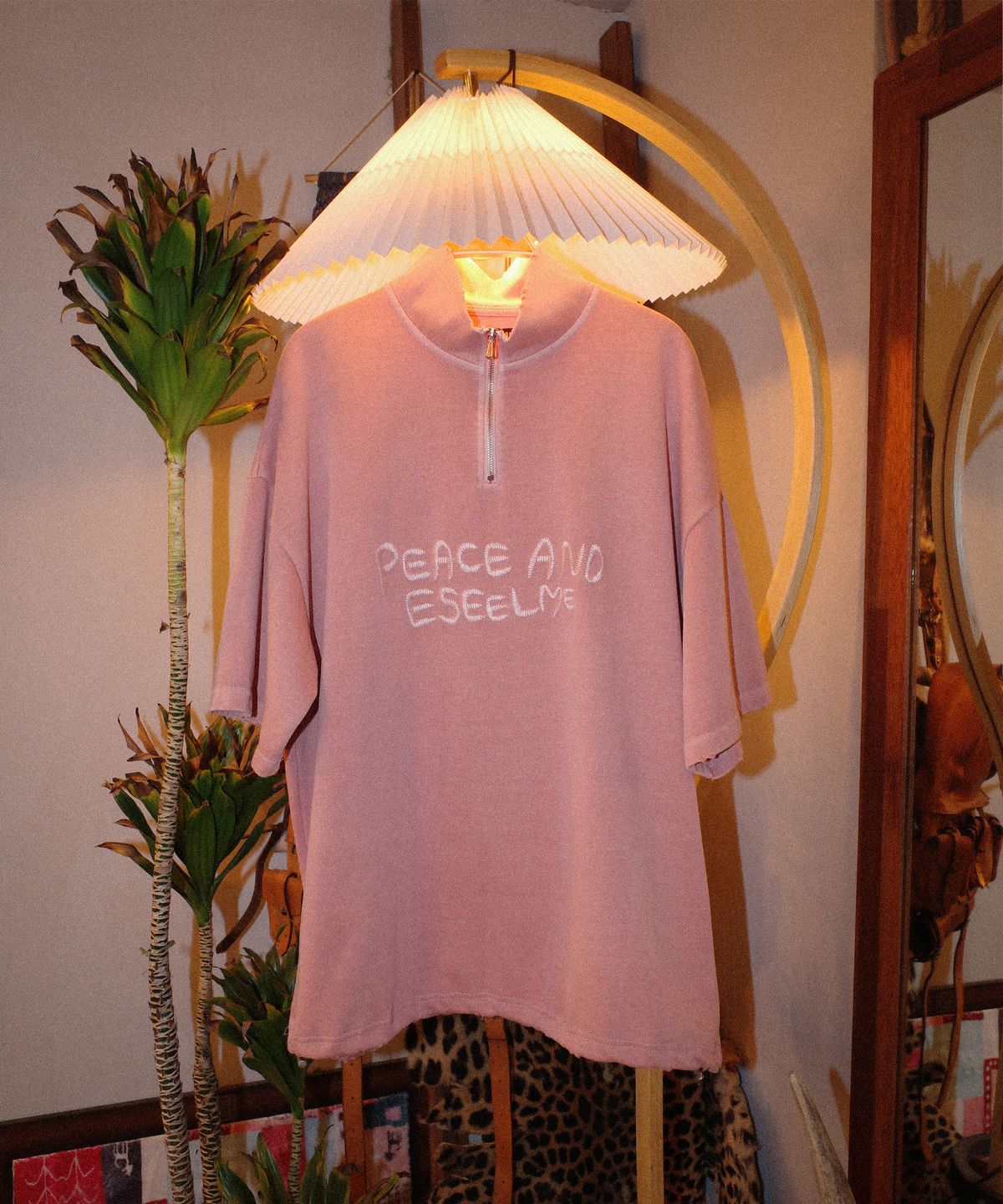 에씰미(ESEELMI) PEACE AND ESEELMI 1/2 SLEEVE HALF ZIP-UP