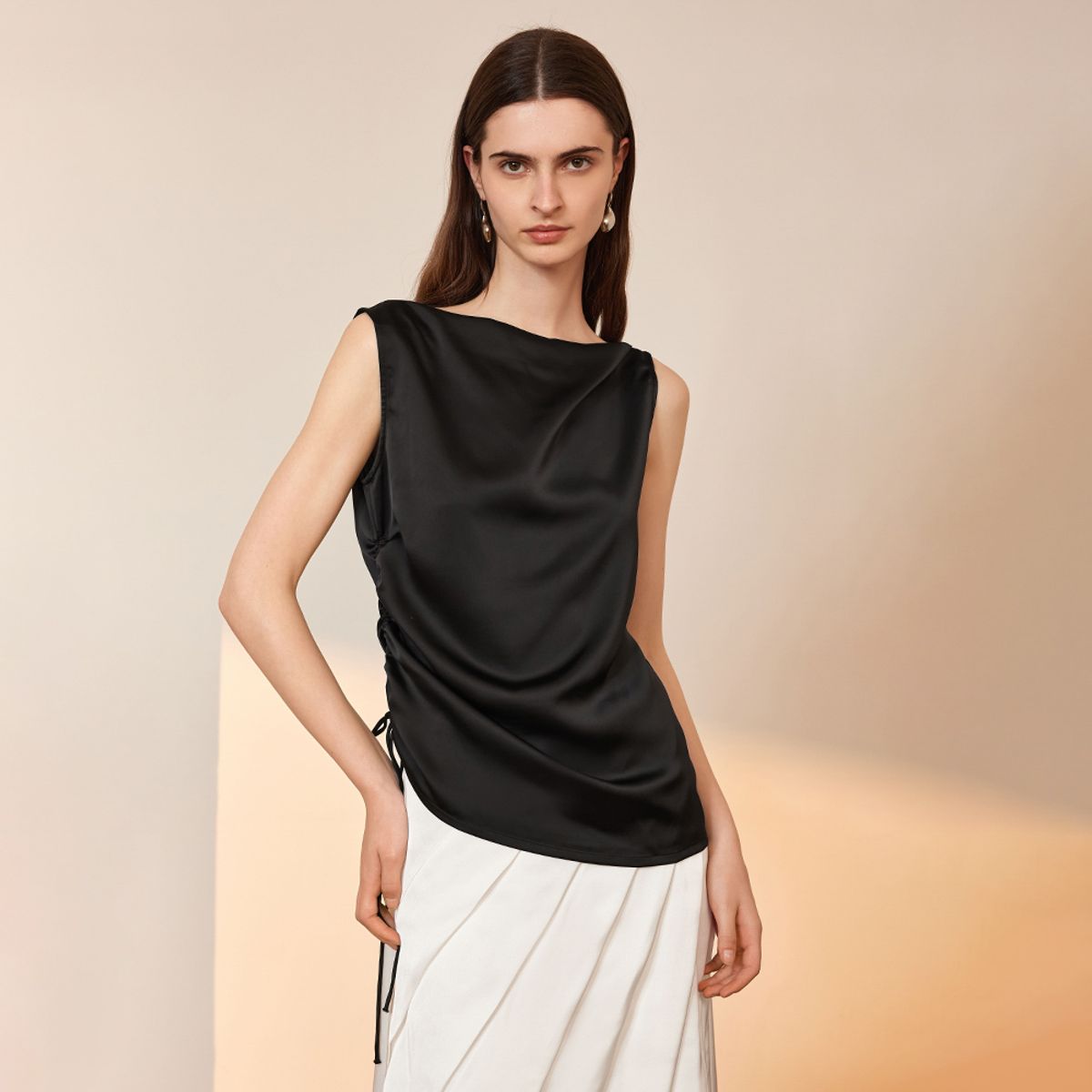 와이와이아이엠(YYIAM) YY_Glossy drawstring sleeveless top