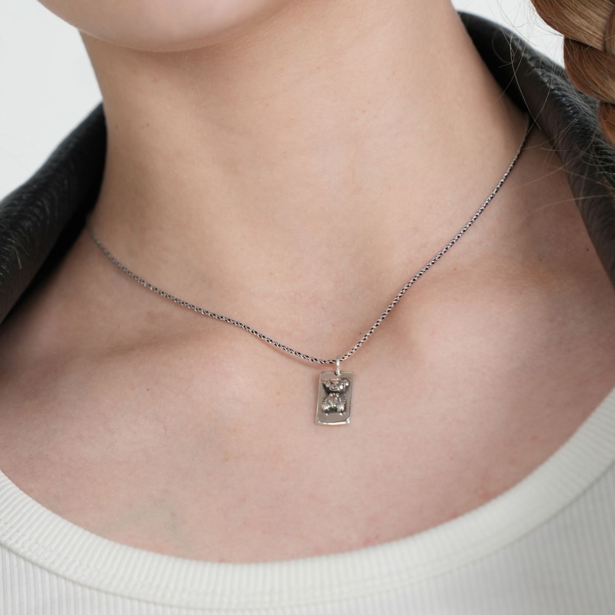 봉보(BONBEAU) Frame bear pendent silver chain Necklace 실버925 곰돌이 스퀘어 펜던트 유화 체인 은 목걸이